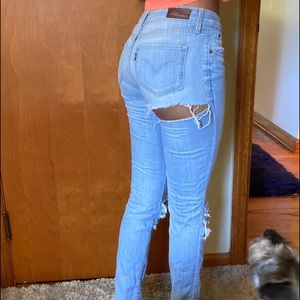Vintage Ripped booty Levi’s! 🙃